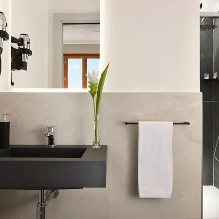 Essence Hotell 3*