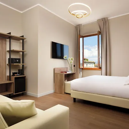 Essence Hotel 3*